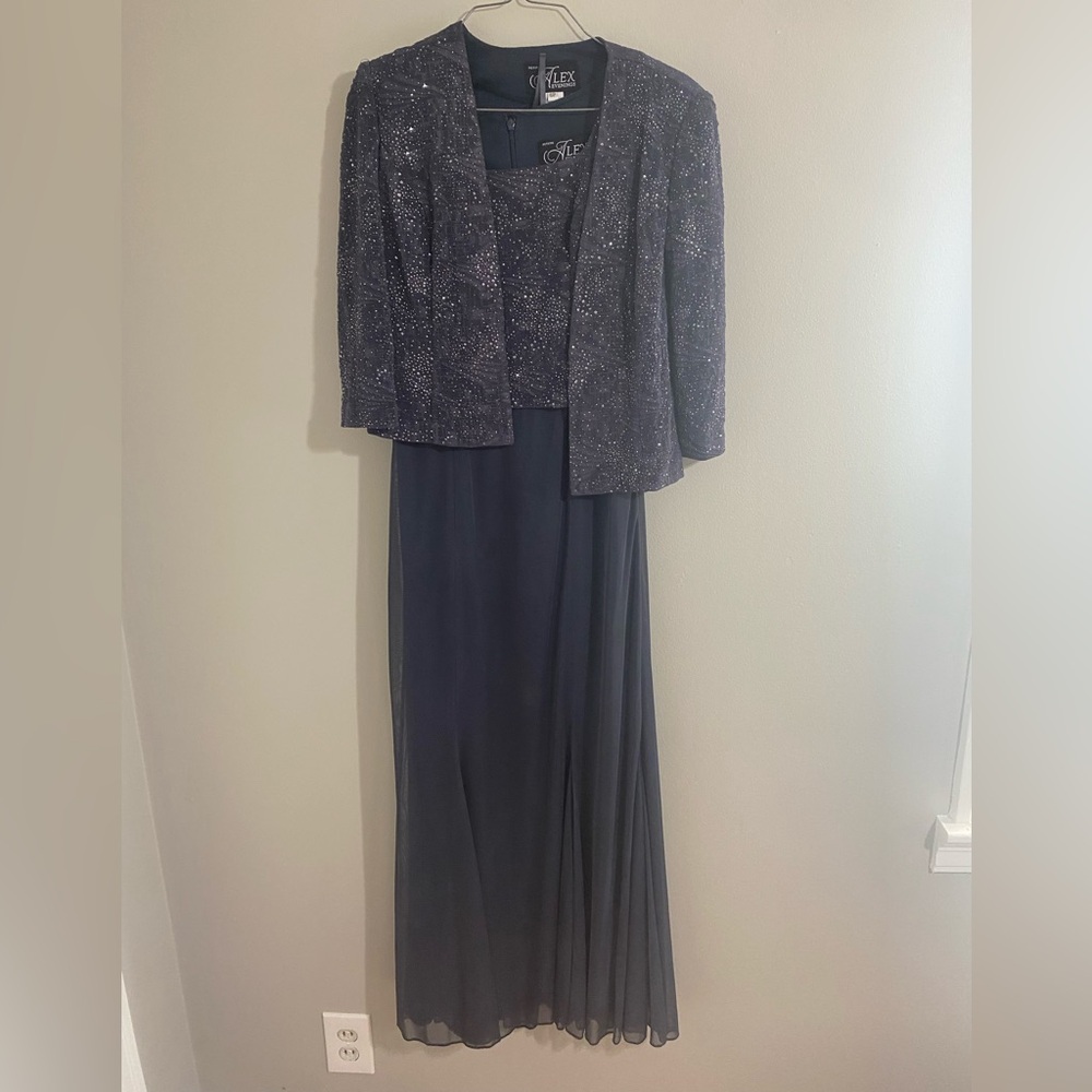 Alex Evenings 2 Piece Long Dress Gown Size 6 Petite Purple  Sequins 3/4 Sleeve